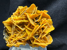 Load image into Gallery viewer, Wulfenite-02