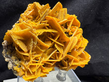 Load image into Gallery viewer, Wulfenite-02