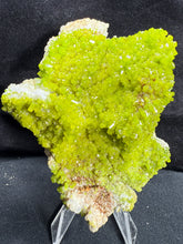 Load image into Gallery viewer, Pyromorphite-01