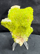Load image into Gallery viewer, Pyromorphite-01