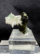 Load image into Gallery viewer, Epidote-01
