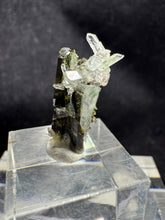 Load image into Gallery viewer, Epidote-02