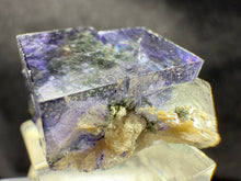 Load image into Gallery viewer, Fluorite-25