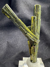 Load image into Gallery viewer, Epidote-03
