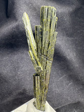 Load image into Gallery viewer, Epidote-03