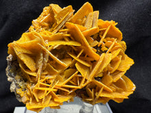 Load image into Gallery viewer, Wulfenite-02
