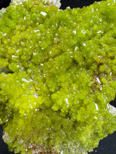 Load image into Gallery viewer, Pyromorphite-01
