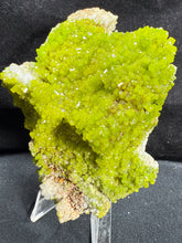 Load image into Gallery viewer, Pyromorphite-01
