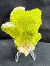 Load image into Gallery viewer, Pyromorphite-01
