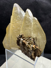 Load image into Gallery viewer, Calcite-01
