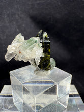 Load image into Gallery viewer, Epidote-01
